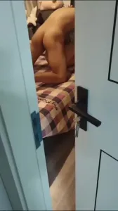 Set度老婆第一次和發小3p
