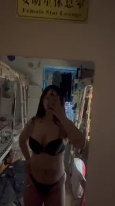 極品bbw前女友在宿舍穿新買的內衣搔首弄姿