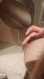 公司廁所驚現饅頭