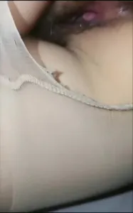 嬌妻絲襪露出
