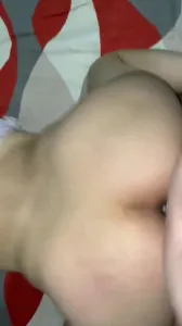 後入大屁股熟女，阿姨性慾太大了，一根大雞巴滿足不了，還需要一個肛塞