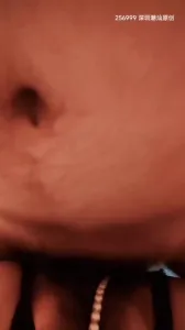 你的屌好厲害好會操啊！深圳女生想嘗試一下嗎？操潮汕99年肥臀紋身少婦
