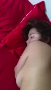 良家少婦婚房裡偷情無套內射