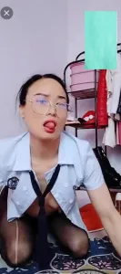 裸聊調教眼鏡老母狗