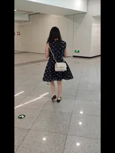 女友紅色丁字褲＋腳尖透明肉絲足交