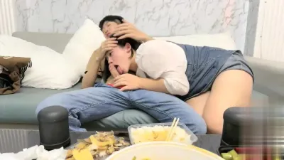 勾搭了很久的美女同事終於同意酒店開房女的搞得欲仙欲死才狠狠插入