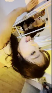 日落鏡子面前後入女友讓她看看自己被操的樣子？