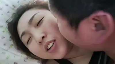 東北大奶熟女老阿姨的小嫩逼被舔到高潮直接無套內射