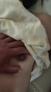 綠友要看貧乳人妻被摸