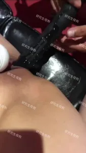 苗苗首次剃毛就被sm逼都玩壞了