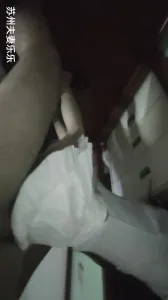 老婆被網友按在衣櫃上面操。太騷了