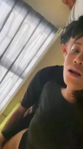 帶牙套的黃頭髮妹妹