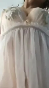 太美了，真的太美了！光看臉就想射了，極品白淨女神！