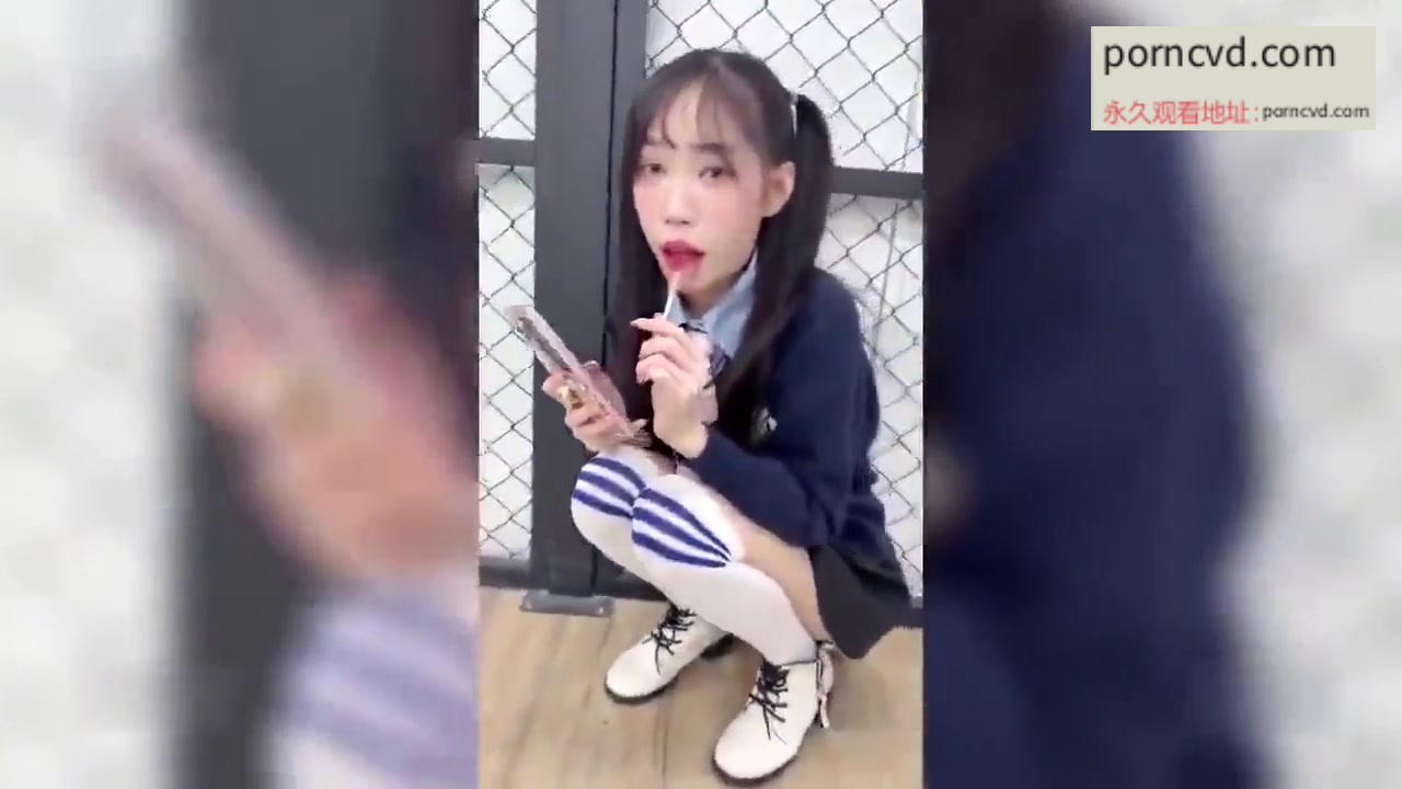 國產av影片 穿太可愛去打羽球 結果被拉去KTV 唱一唱就被抓去廁所當肉便器