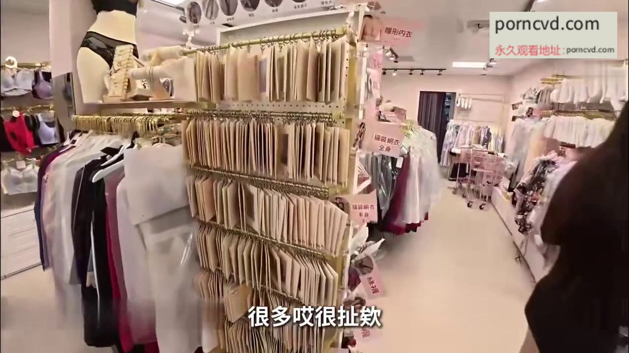 台灣av成人影片 更衣室裡的嬉戲 脫了衣服就開幹 超刺激偷情