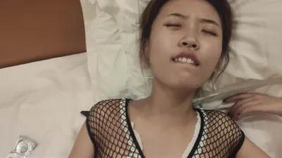 網襪騷貨的淫蕩表情，後面吃雞(電報群已更新)