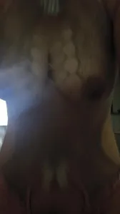 90年的淫蕩人妻，身材保養的還不錯