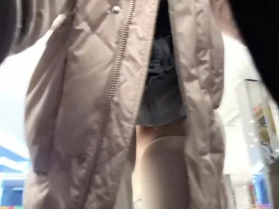 庫存，小母狗白絲小皮鞋商場人前露出