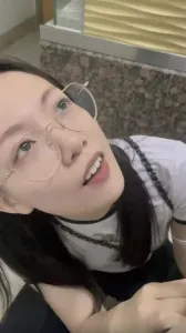 護士女友在單位給我口爆！下班回家迫不及待讓我操他