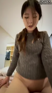 約炮騷逼女同事，迫不及待女上位，衣服都來不及脫，換個姿勢幹到她高潮