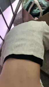 在少婦家小區樓梯無套後入內射