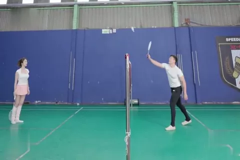 台灣AV外流 辛尤里 球場除了打羽球 原來還可以和肌肉猛男打炮 淫亂呻吟在场馆回荡