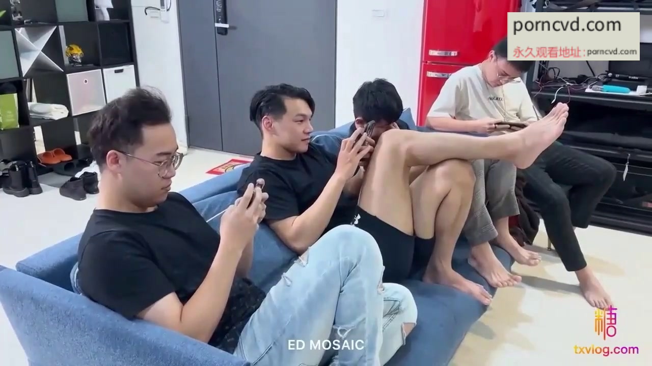台灣av外流 ED Mosaic 嫩穴群肏 美女廁所自慰被發現 群男滿足