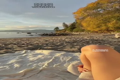 自拍外流 海灘人超多 一直有人來回在 口交啪啪剛射完就有人朝我走過來